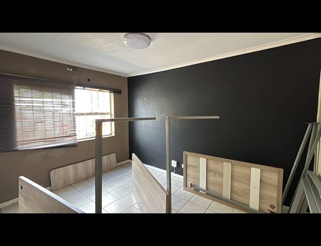 380M² WAREHOUSE TO LET IN JET PARK